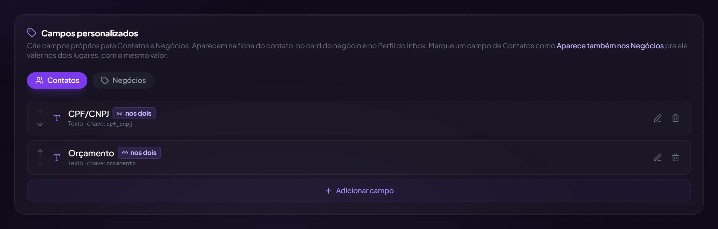 A aba Campos das Configurações, com os campos personalizados de contato e de negócio.